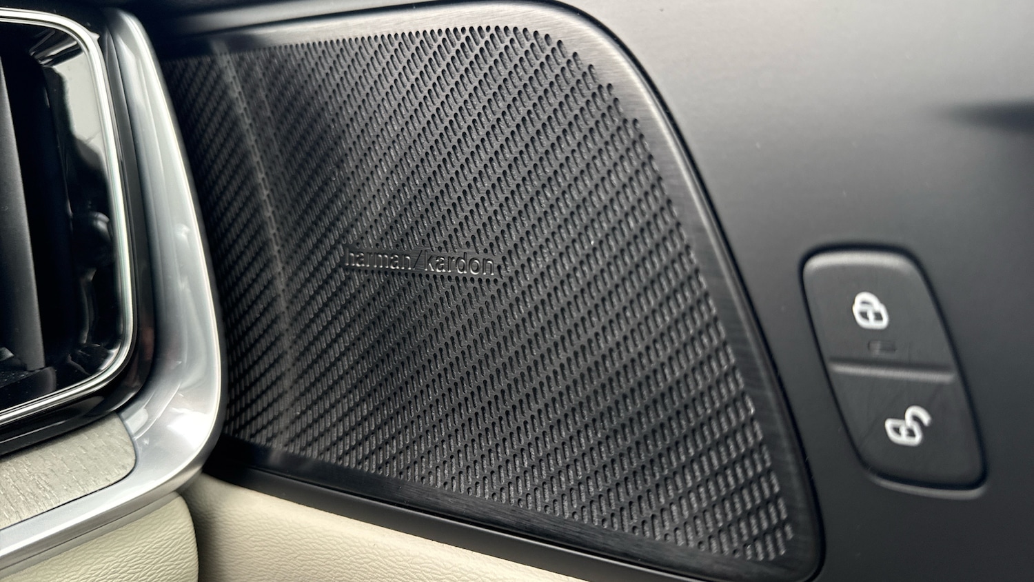 Used Volvo V60 2022 for sale - 77638731: Photo 41