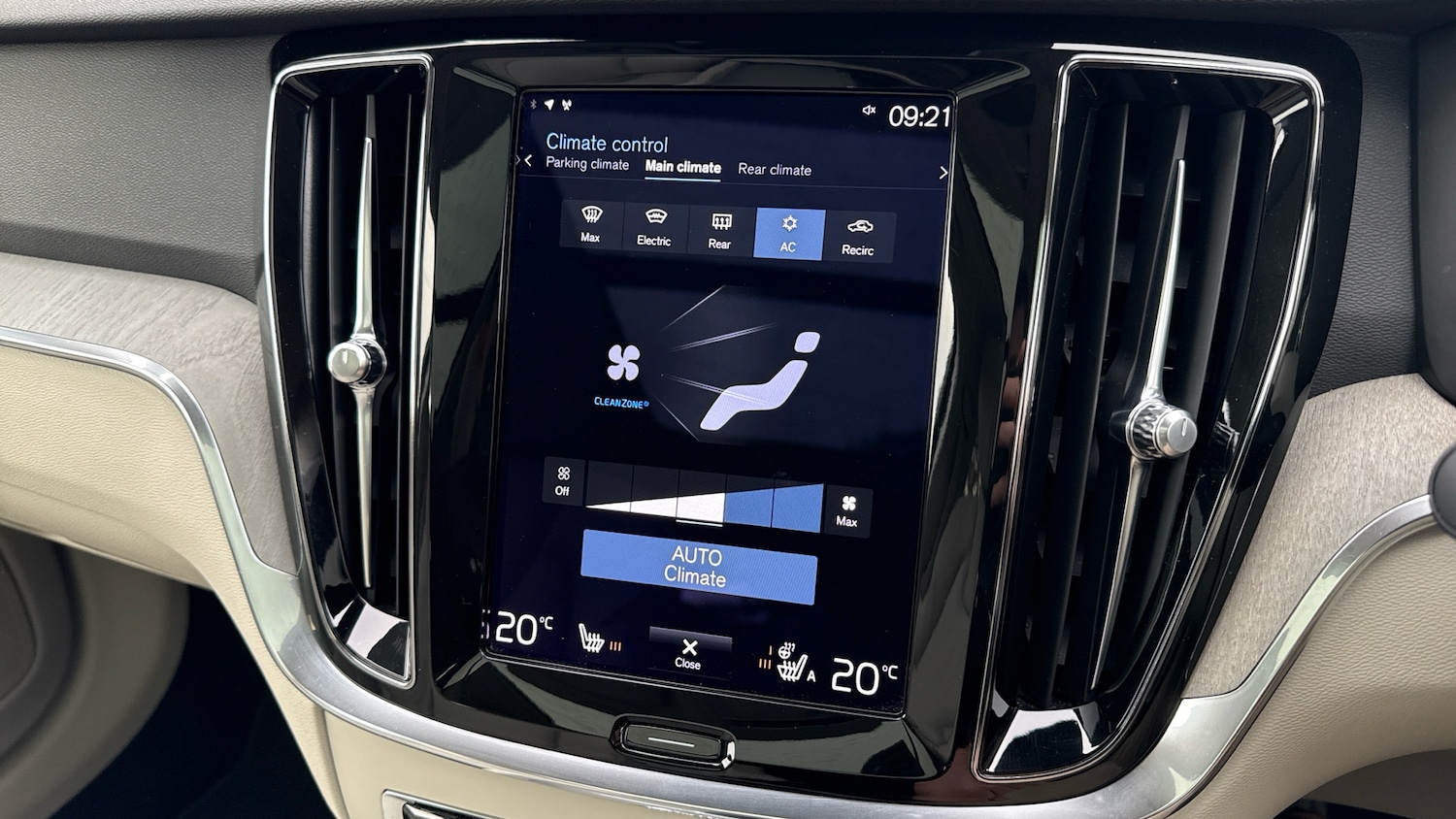 Used Volvo V60 2022 for sale - 77638731: Photo 42