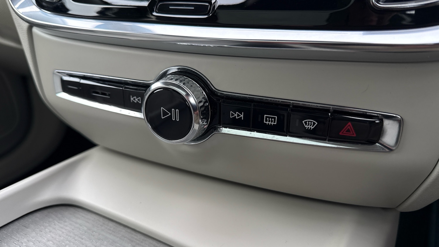 Used Volvo V60 2022 for sale - 77638731: Photo 45