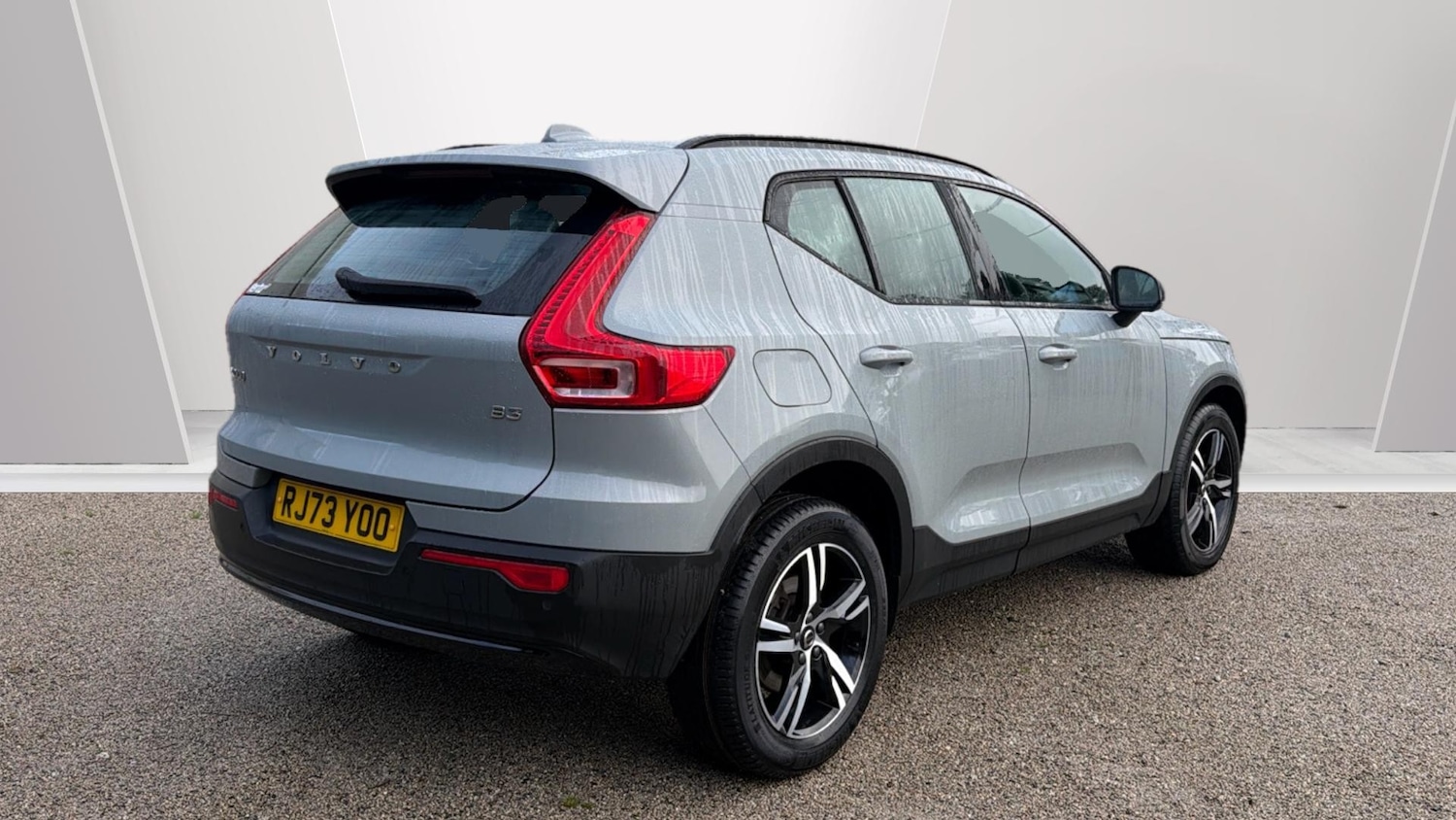 Used Volvo XC40 2023 for sale - 76653223: Photo 2