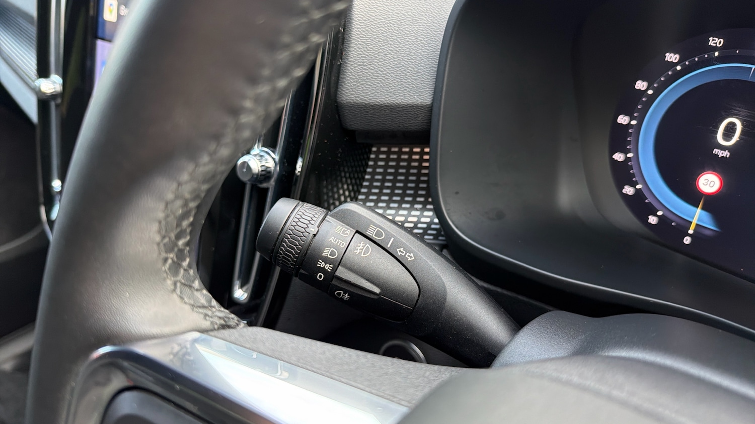 Used Volvo XC40 2023 for sale - 76653223: Photo 20