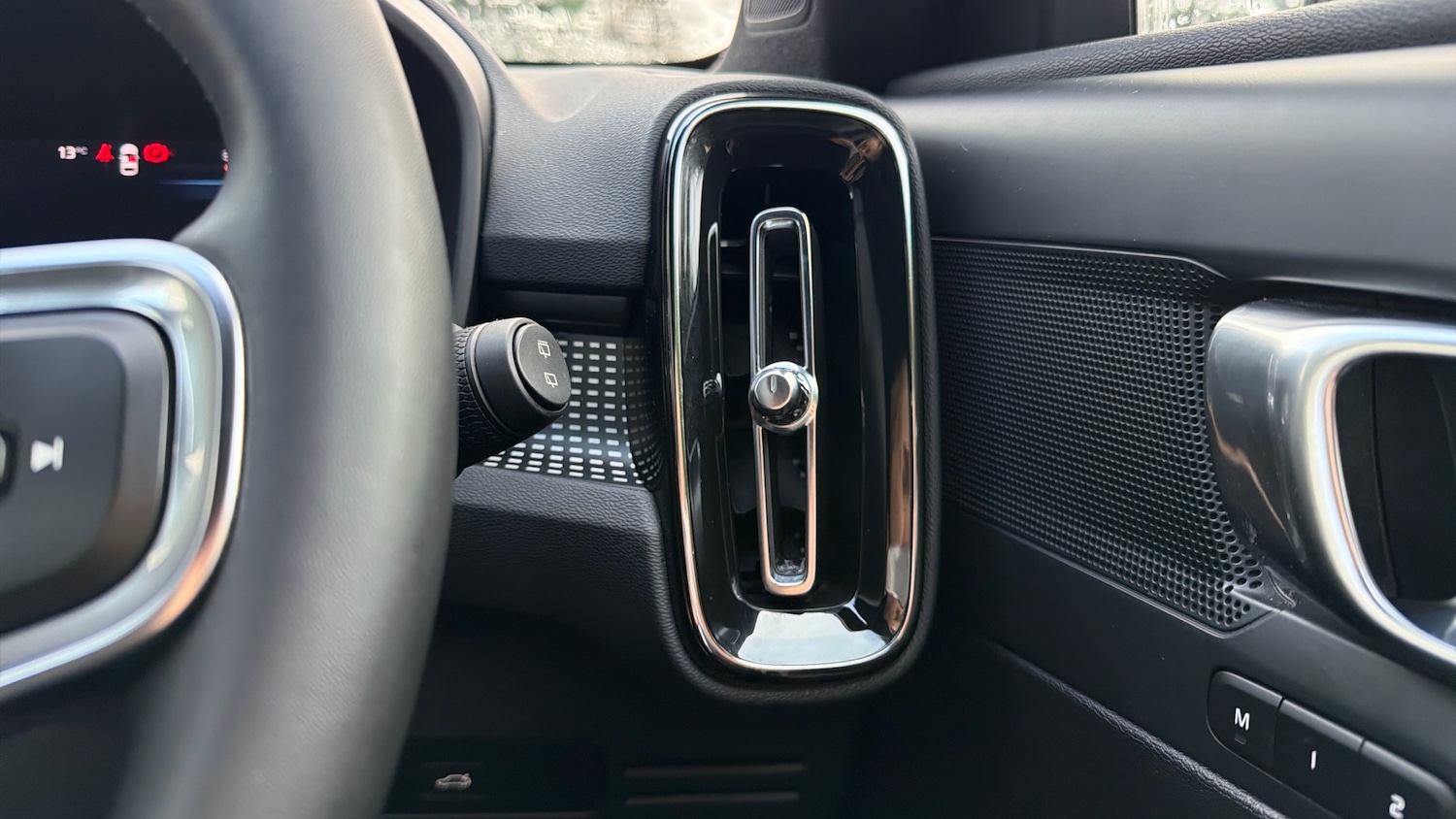 Used Volvo XC40 2023 for sale - 76653223: Photo 25