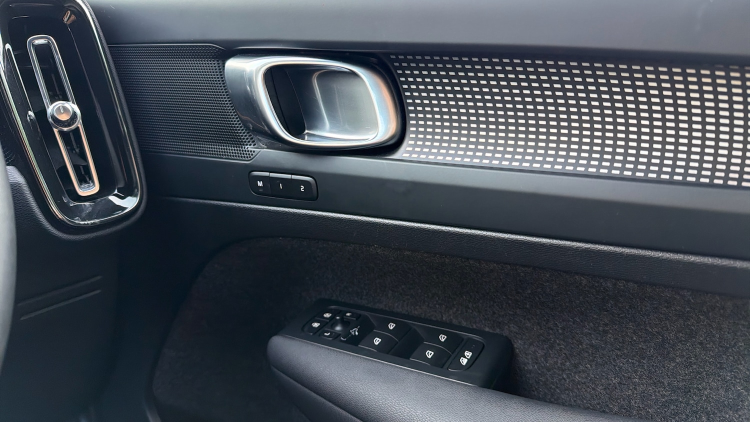 Used Volvo XC40 2023 for sale - 76653223: Photo 29