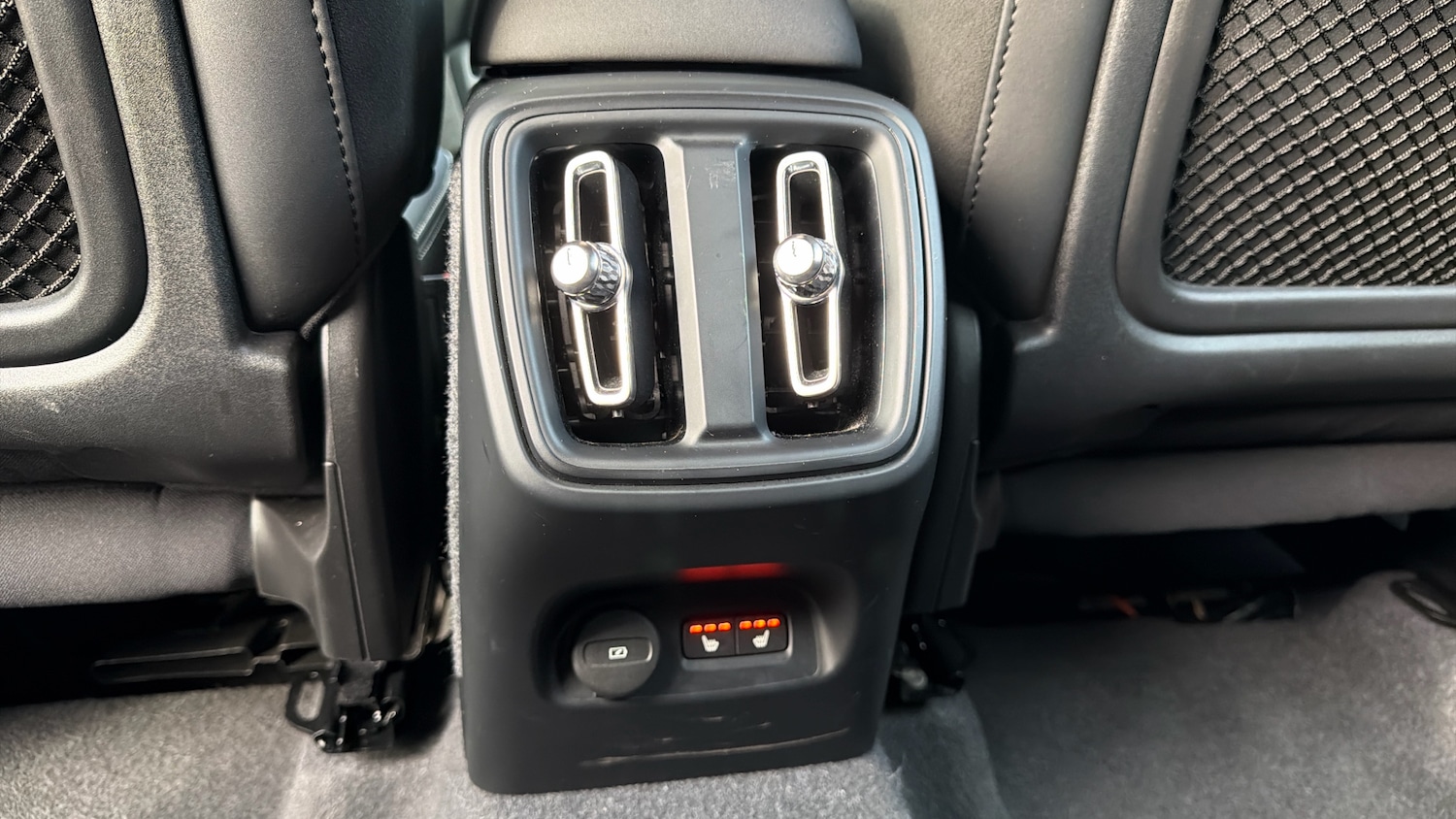 Used Volvo XC40 2023 for sale - 76653223: Photo 46