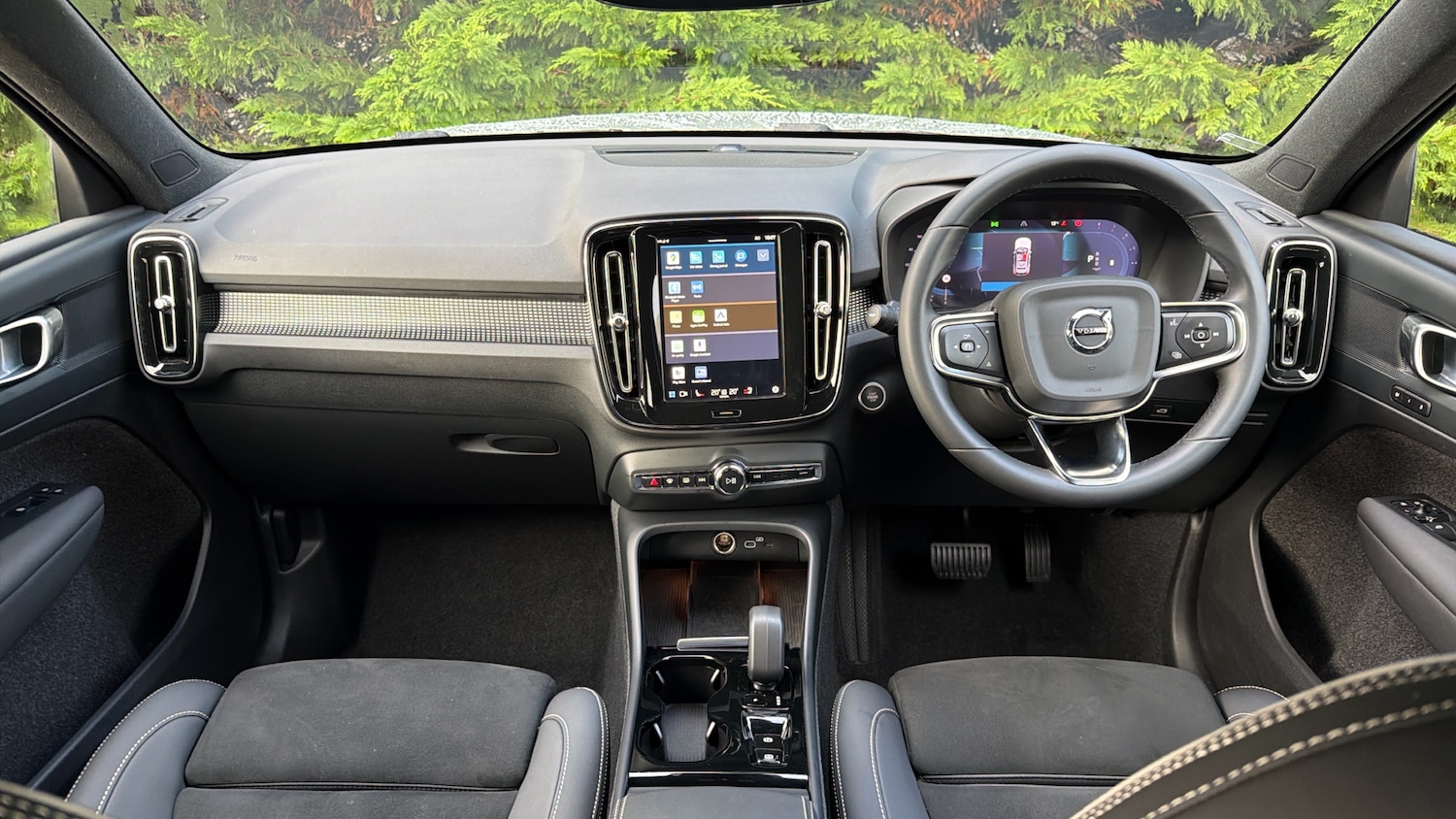 Used Volvo XC40 2023 for sale - 76653223: Photo 5