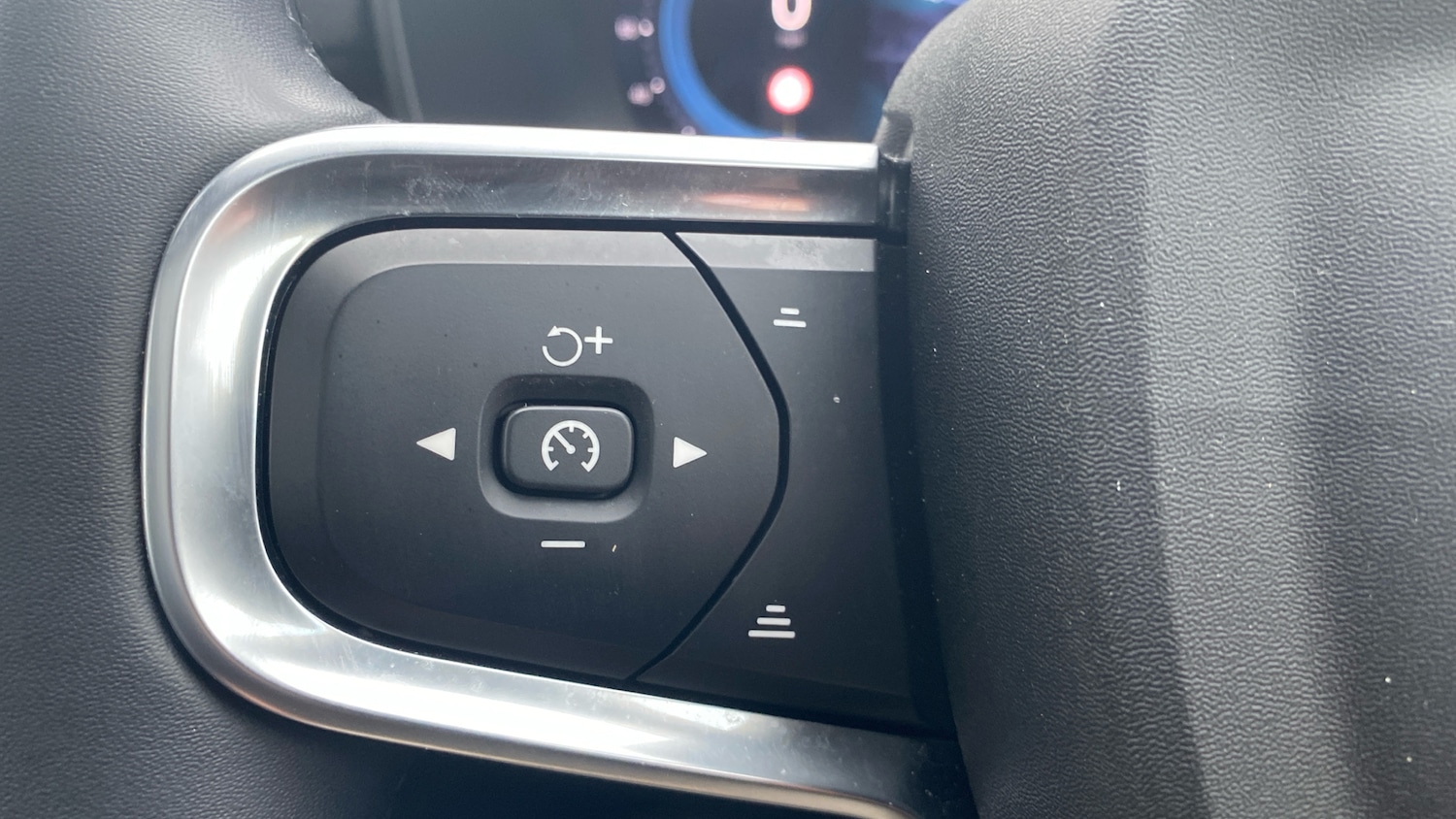 Used Volvo XC40 2024 for sale - 76653325: Photo 18