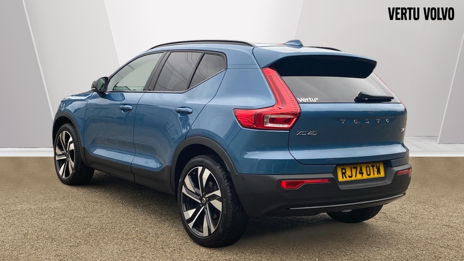 Used Volvo XC40 2024 for sale - 76653325: Photo 2