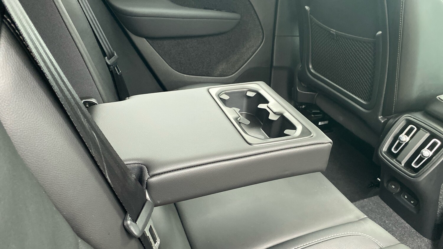 Used Volvo XC40 2024 for sale - 76653325: Photo 26