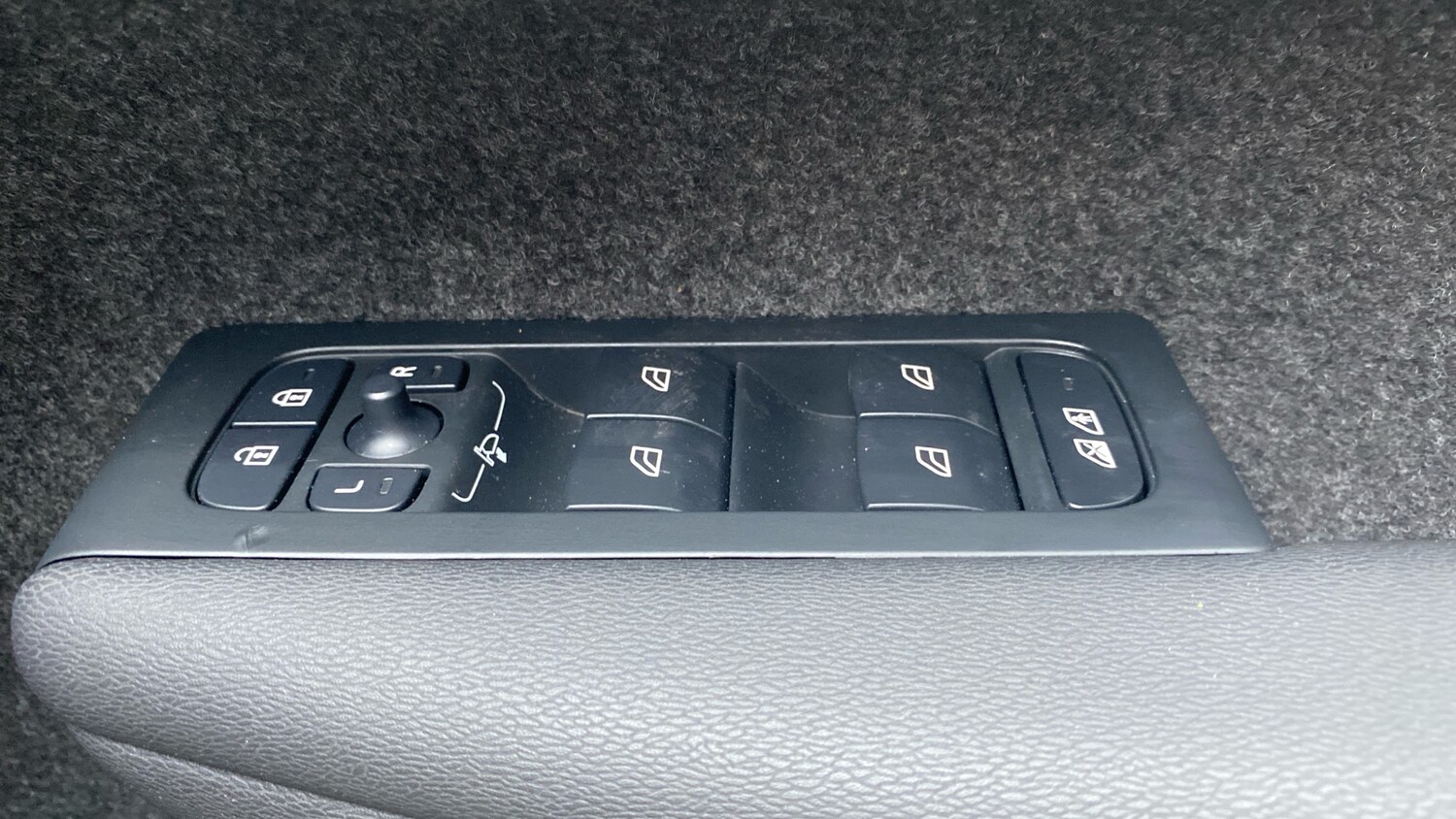 Used Volvo XC40 2024 for sale - 76653325: Photo 28