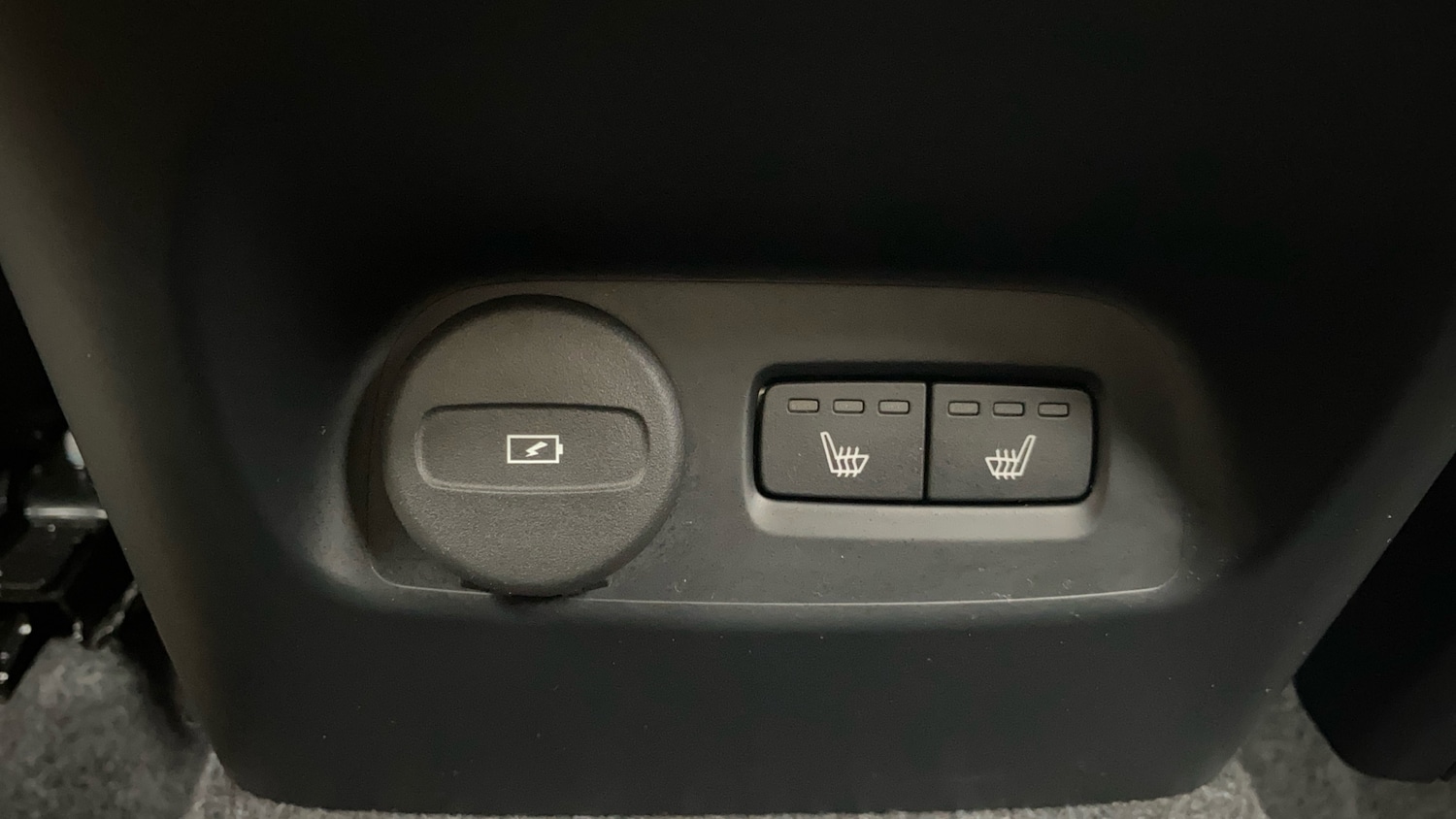 Used Volvo XC40 2024 for sale - 76653325: Photo 39