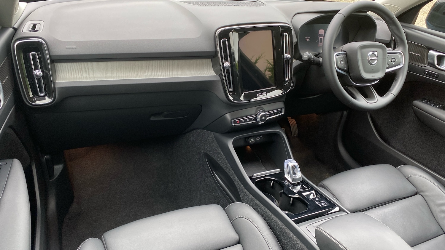 Used Volvo XC40 2024 for sale - 76653325: Photo 4