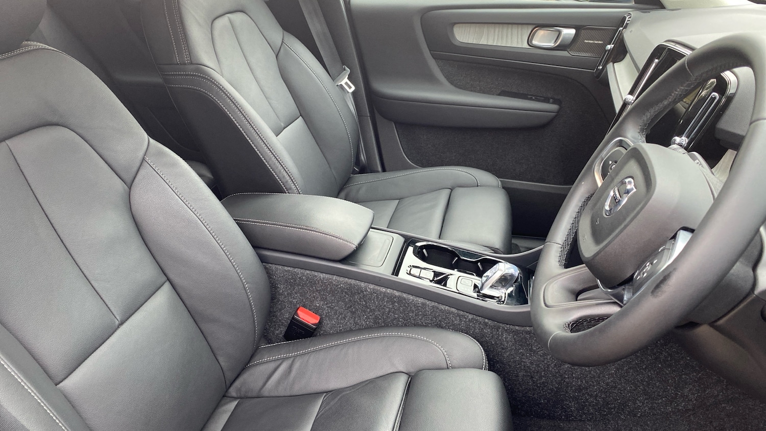 Used Volvo XC40 2024 for sale - 76653325: Photo 9