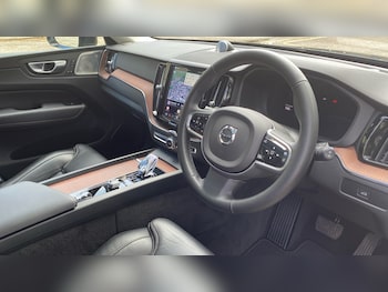Used Volvo XC60 2023 for sale - 79365911: Photo