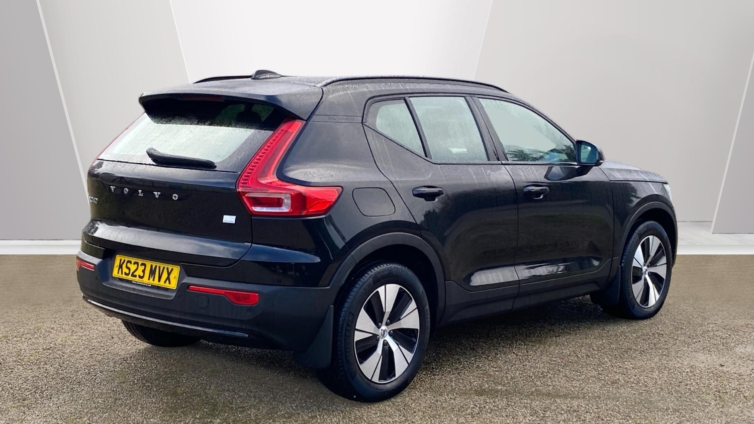 Used Volvo XC40 2023 for sale - 77515361: Photo 2
