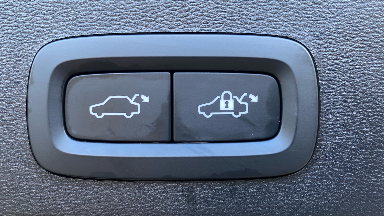 Used Volvo XC40 2023 for sale - 77515361: Photo 32