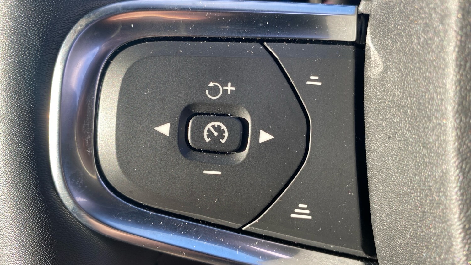 Used Volvo XC40 2022 for sale - 76653310: Photo 21