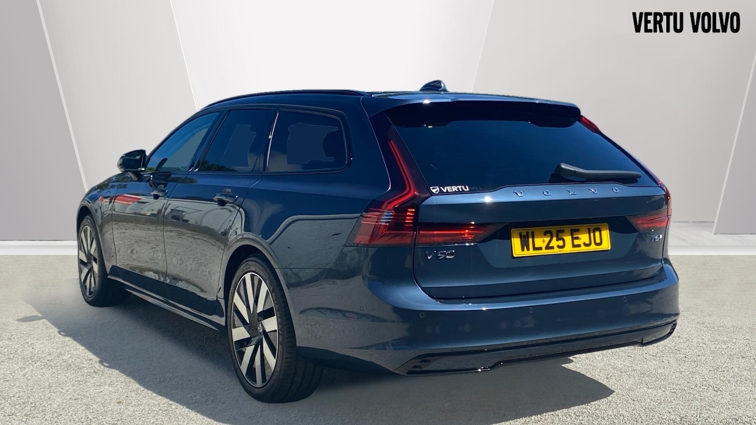 Used Volvo V90 2025 for sale - 77325972: Photo 2