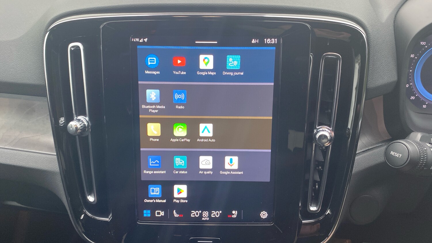 Used Volvo XC40 2023 for sale - 77687896: Photo 12