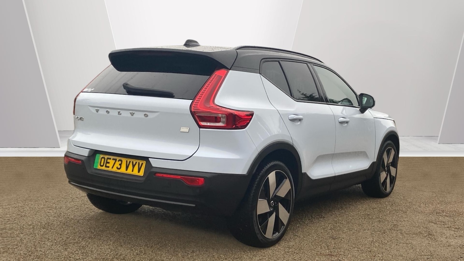 Used Volvo XC40 2023 for sale - 77687896: Photo 2