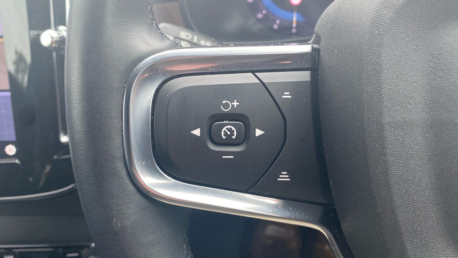 Used Volvo XC40 2023 for sale - 77687896: Photo 20