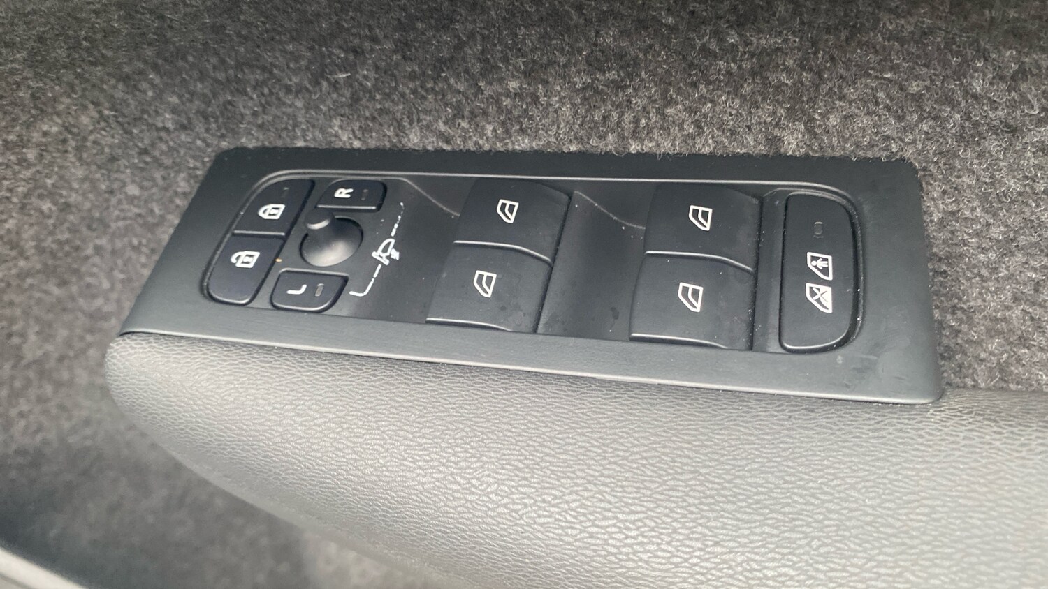 Used Volvo XC40 2023 for sale - 77687896: Photo 23