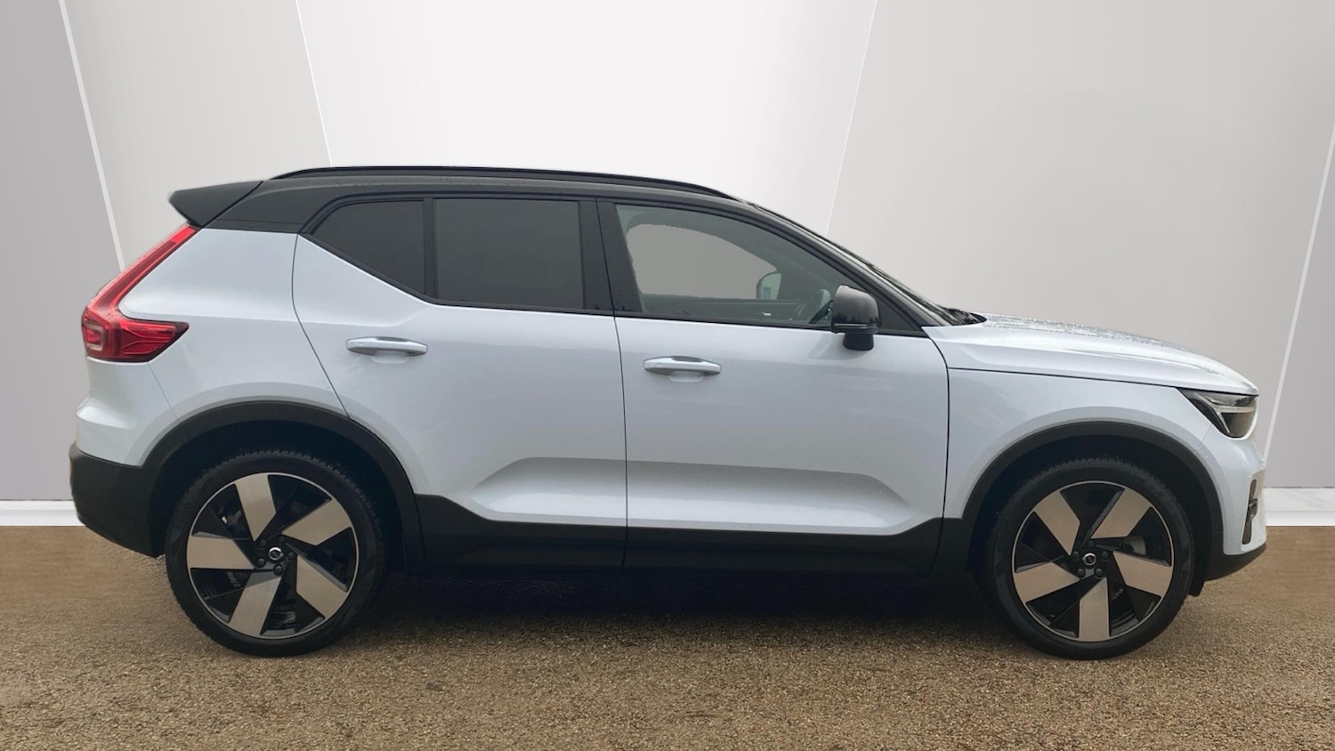 Used Volvo XC40 2023 for sale - 77687896: Photo 3