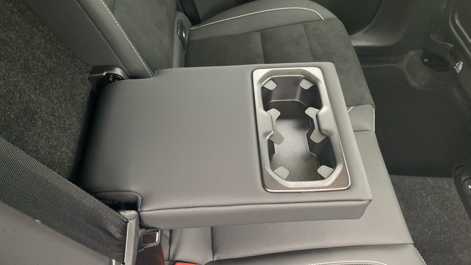 Used Volvo XC40 2023 for sale - 77687896: Photo 32