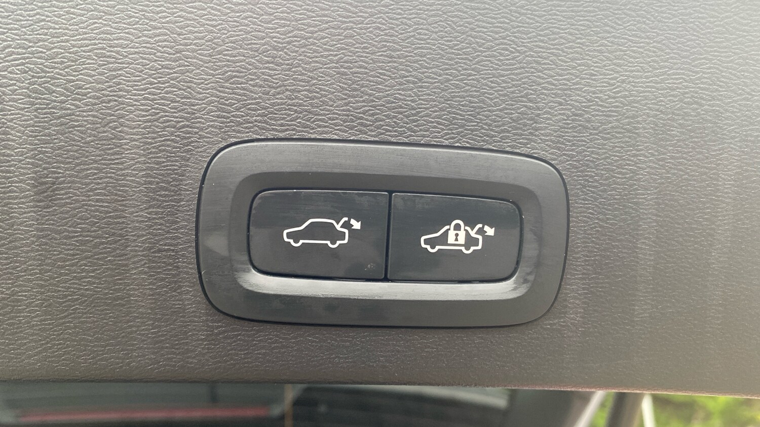 Used Volvo XC40 2023 for sale - 77687896: Photo 33