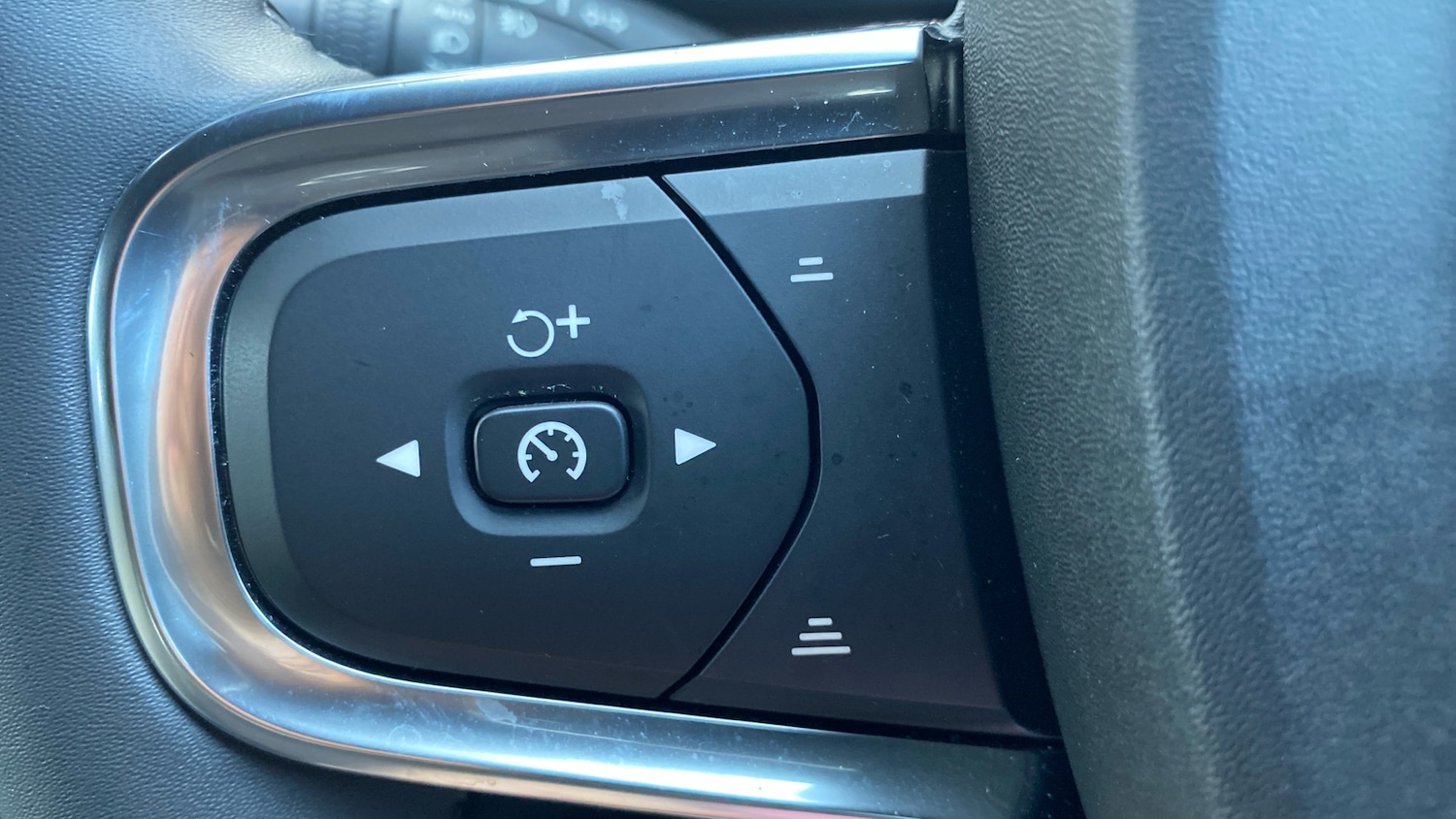 Used Volvo XC40 2023 for sale - 77946946: Photo 19