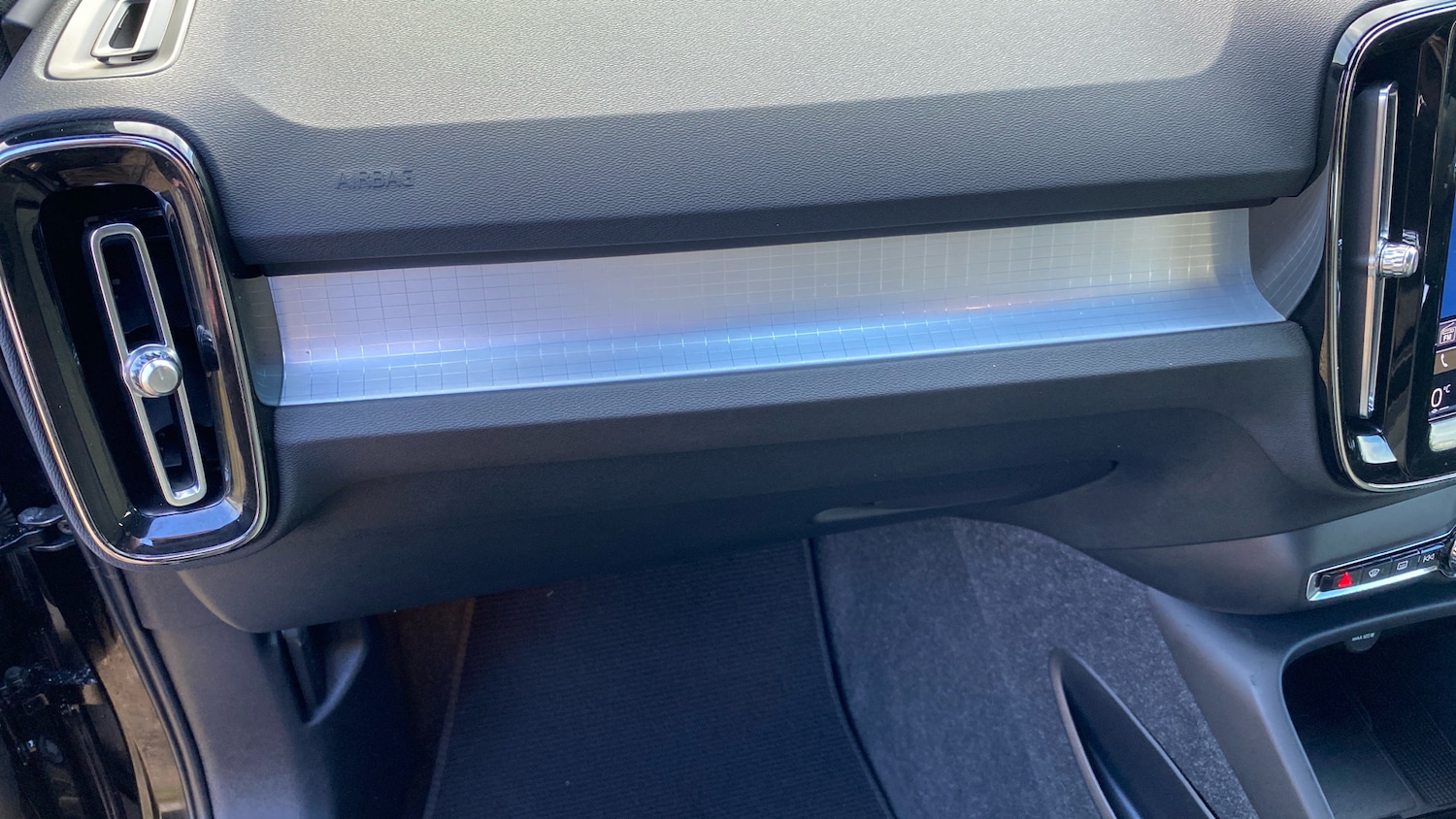 Used Volvo XC40 2023 for sale - 77946946: Photo 41