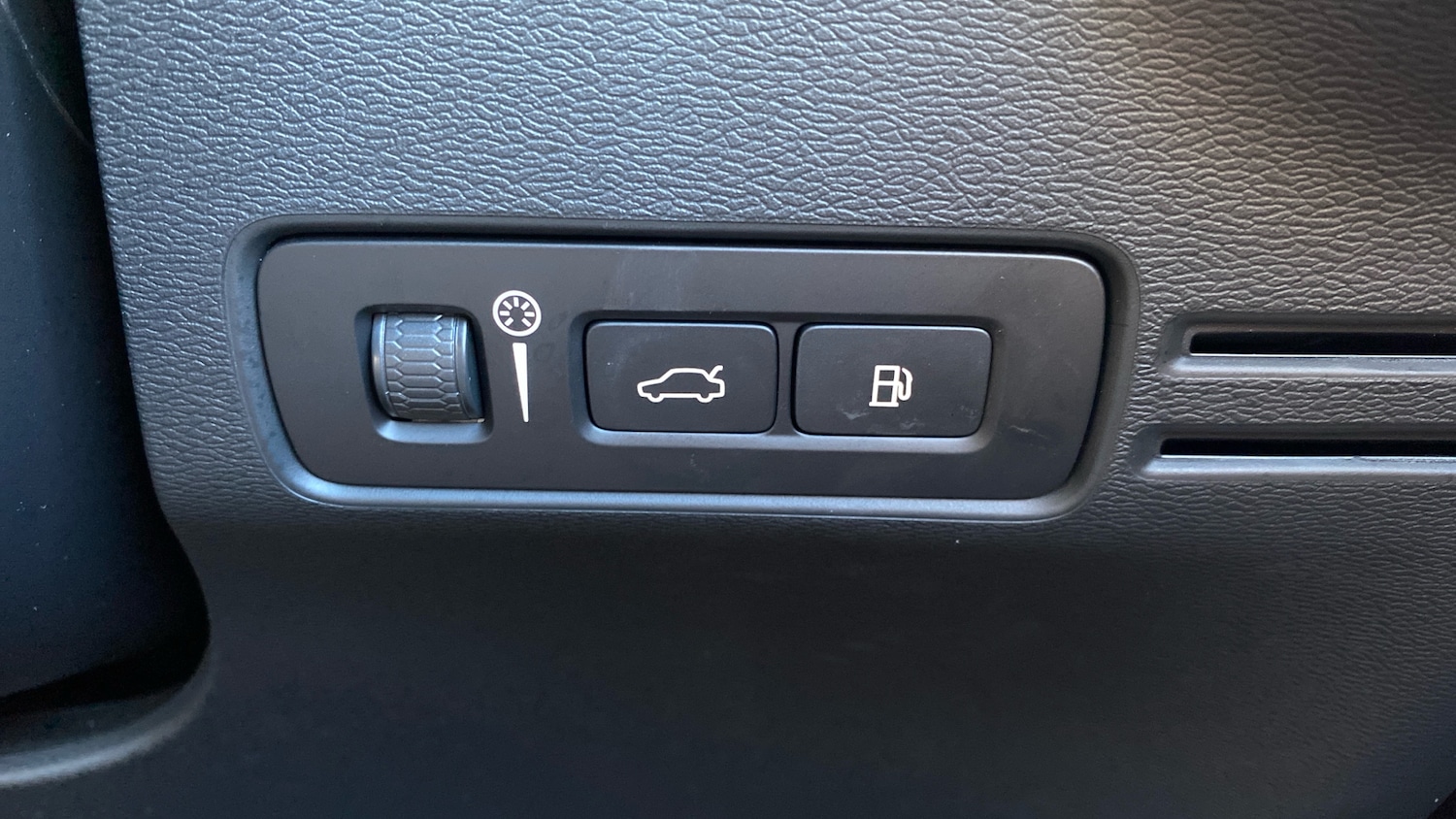 Used Volvo XC40 2023 for sale - 77946946: Photo 45