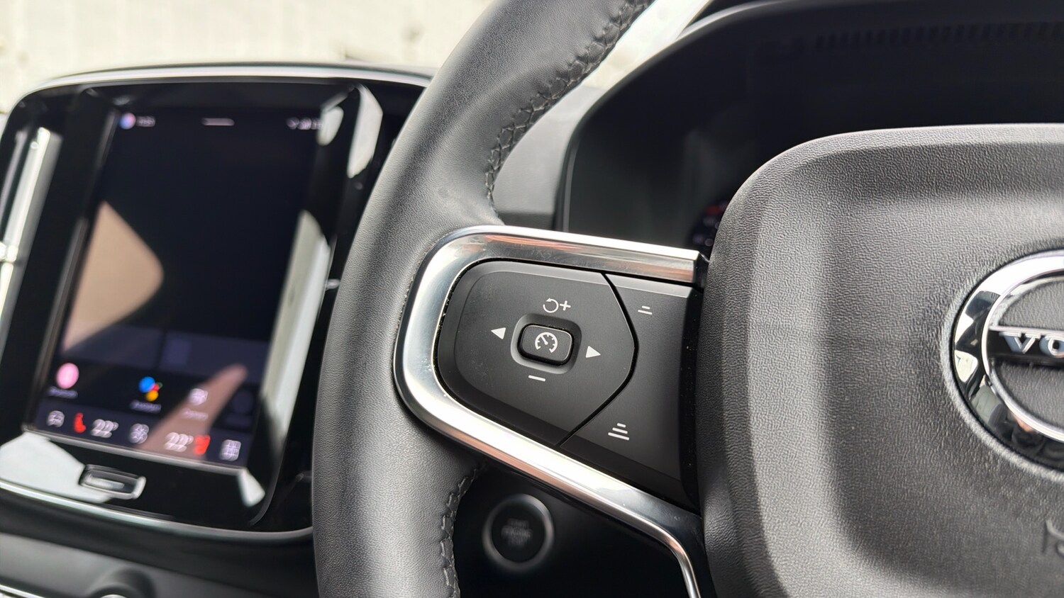 Used Volvo XC40 2023 for sale - 77930502: Photo 21