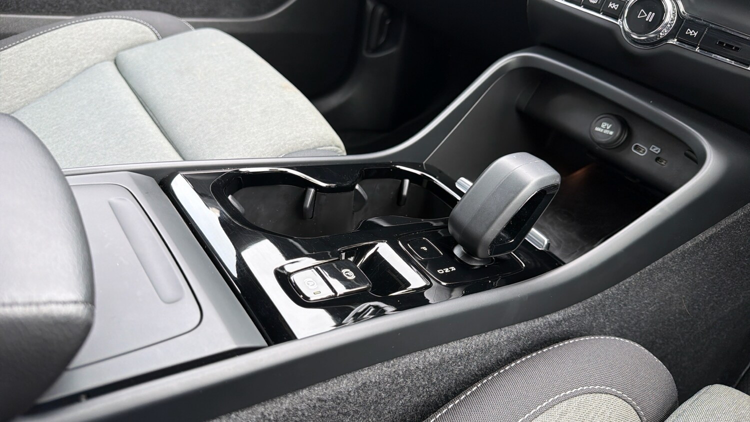 Used Volvo XC40 2023 for sale - 77930502: Photo 26