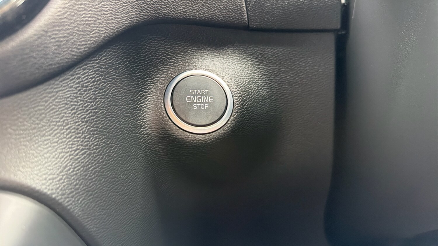 Used Volvo XC40 2023 for sale - 77930502: Photo 27