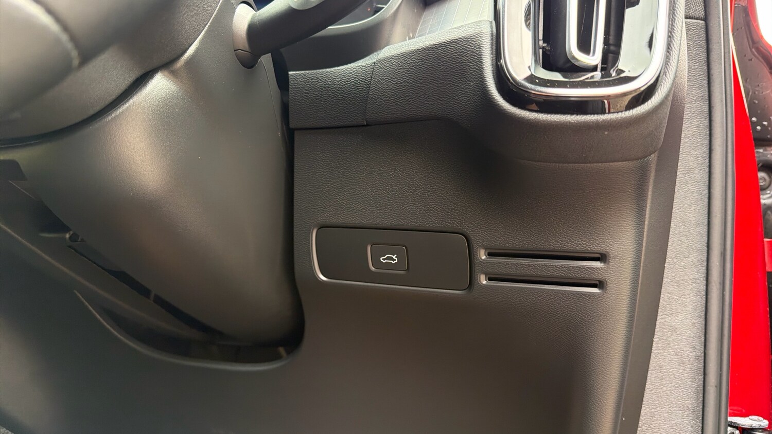 Used Volvo XC40 2023 for sale - 77930502: Photo 35