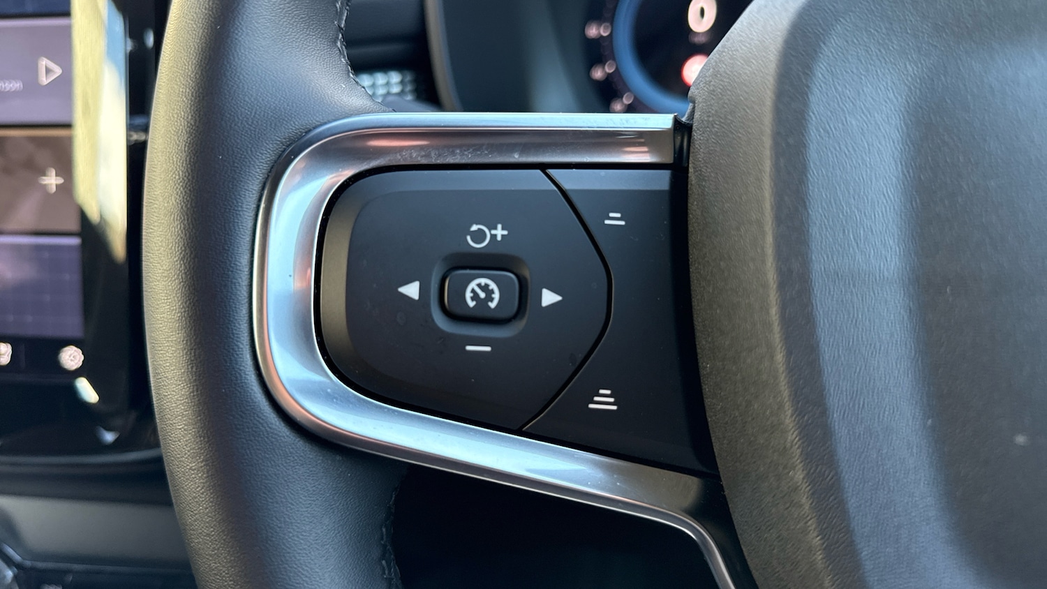 Used Volvo XC40 2024 for sale - 76653307: Photo 18