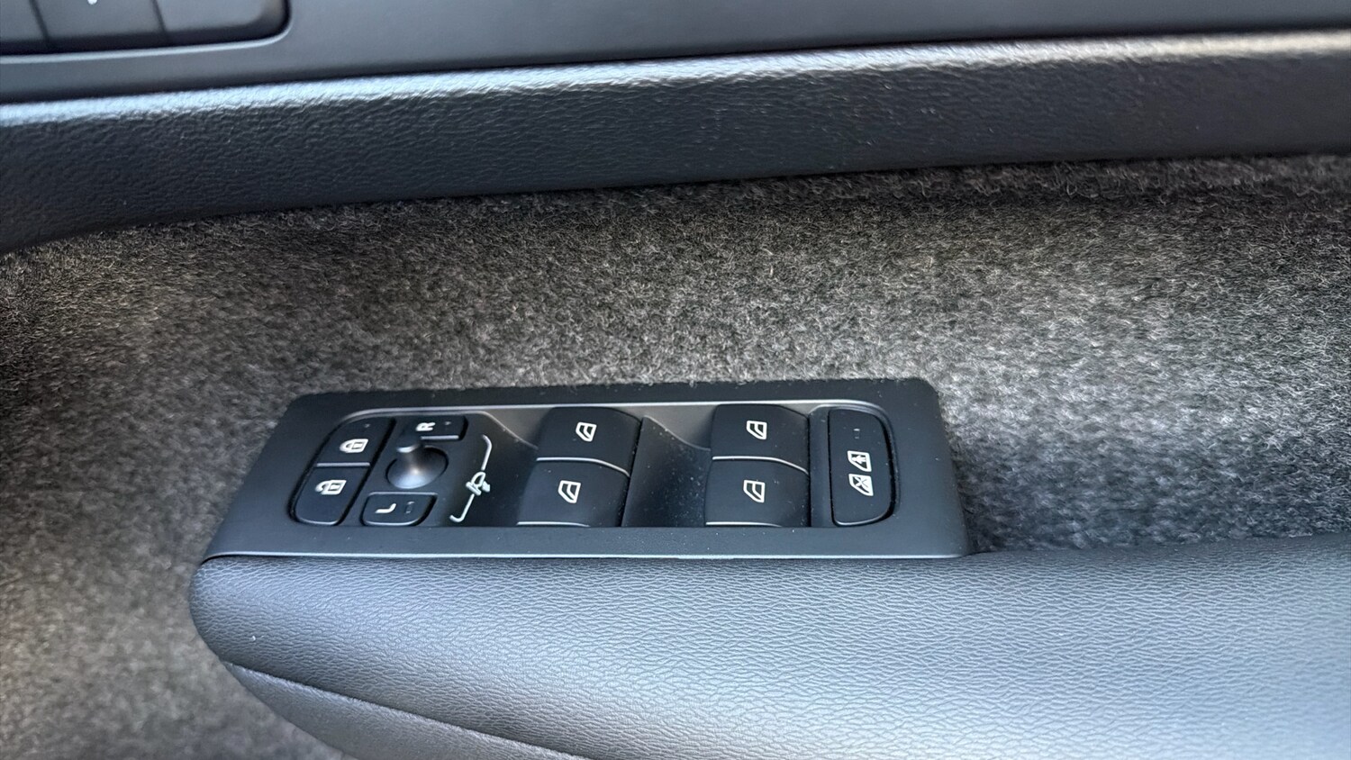 Used Volvo XC40 2024 for sale - 76653299: Photo 24