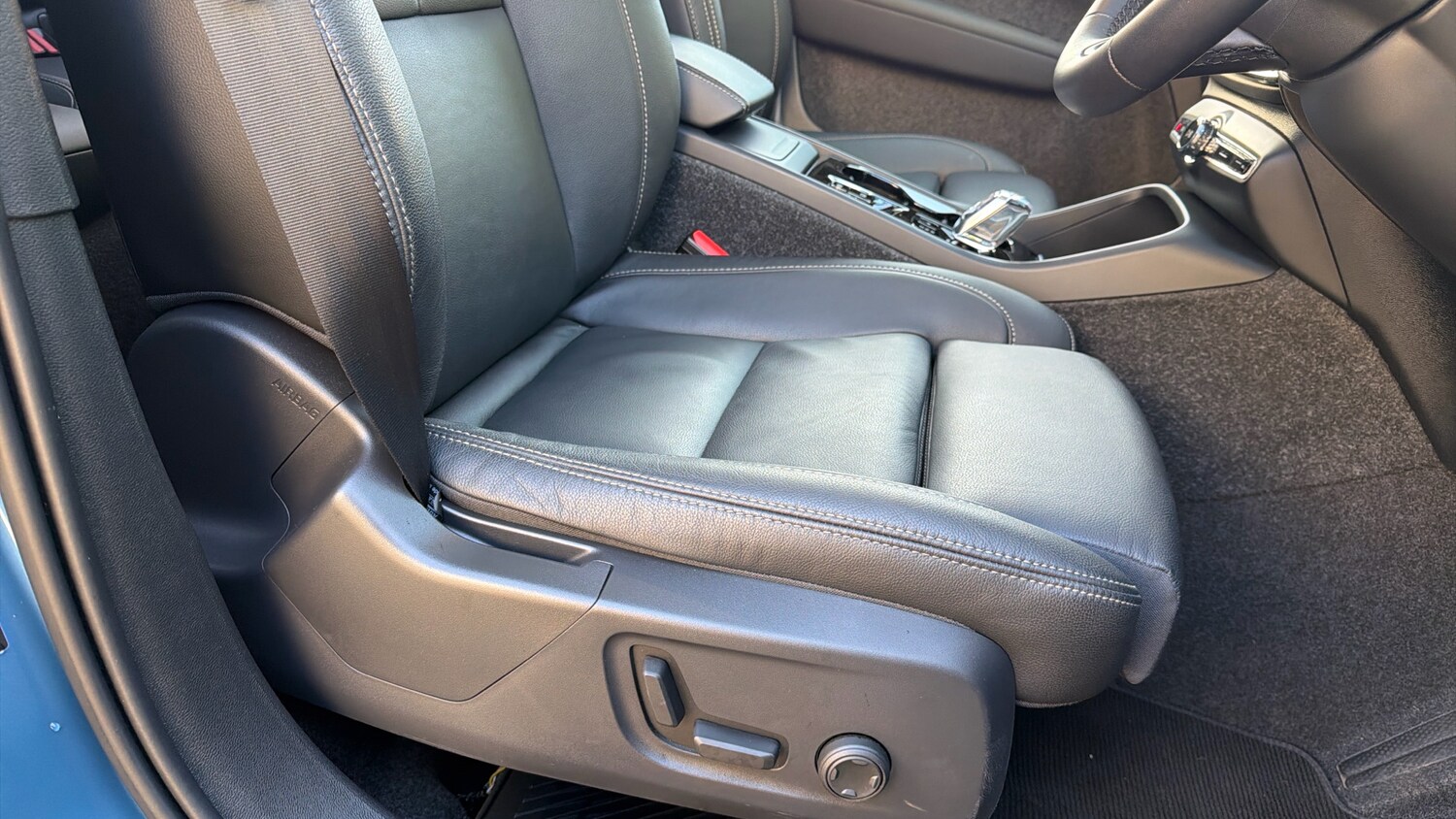 Used Volvo XC40 2024 for sale - 76653299: Photo 30