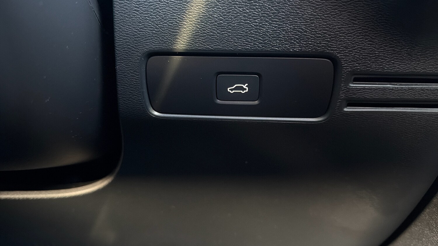 Used Volvo XC40 2024 for sale - 76653299: Photo 35