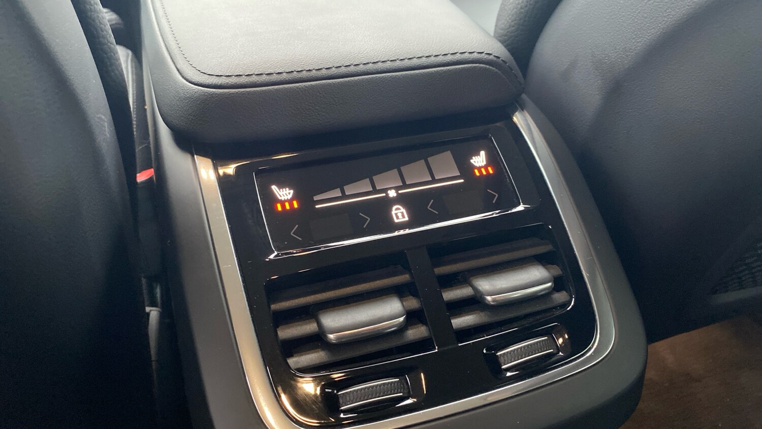 Used Volvo V60 2025 for sale - 77543516: Photo 40