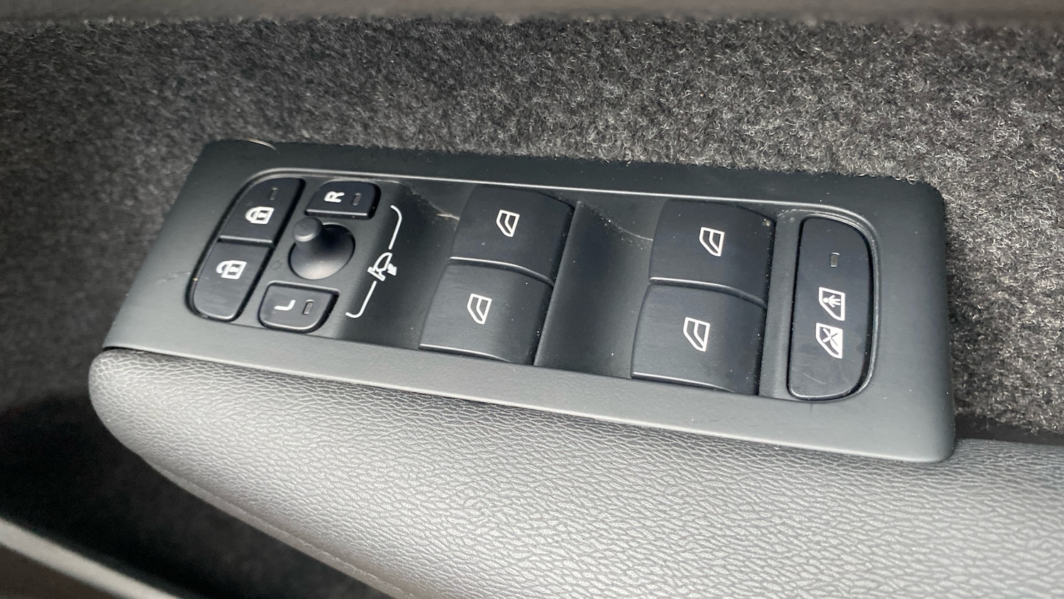 Used Volvo XC40 2024 for sale - 76653305: Photo 23