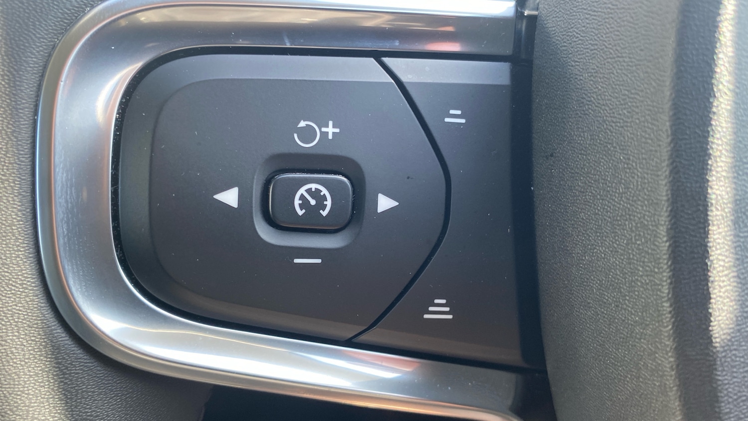 Used Volvo XC40 2023 for sale - 77901459: Photo 21