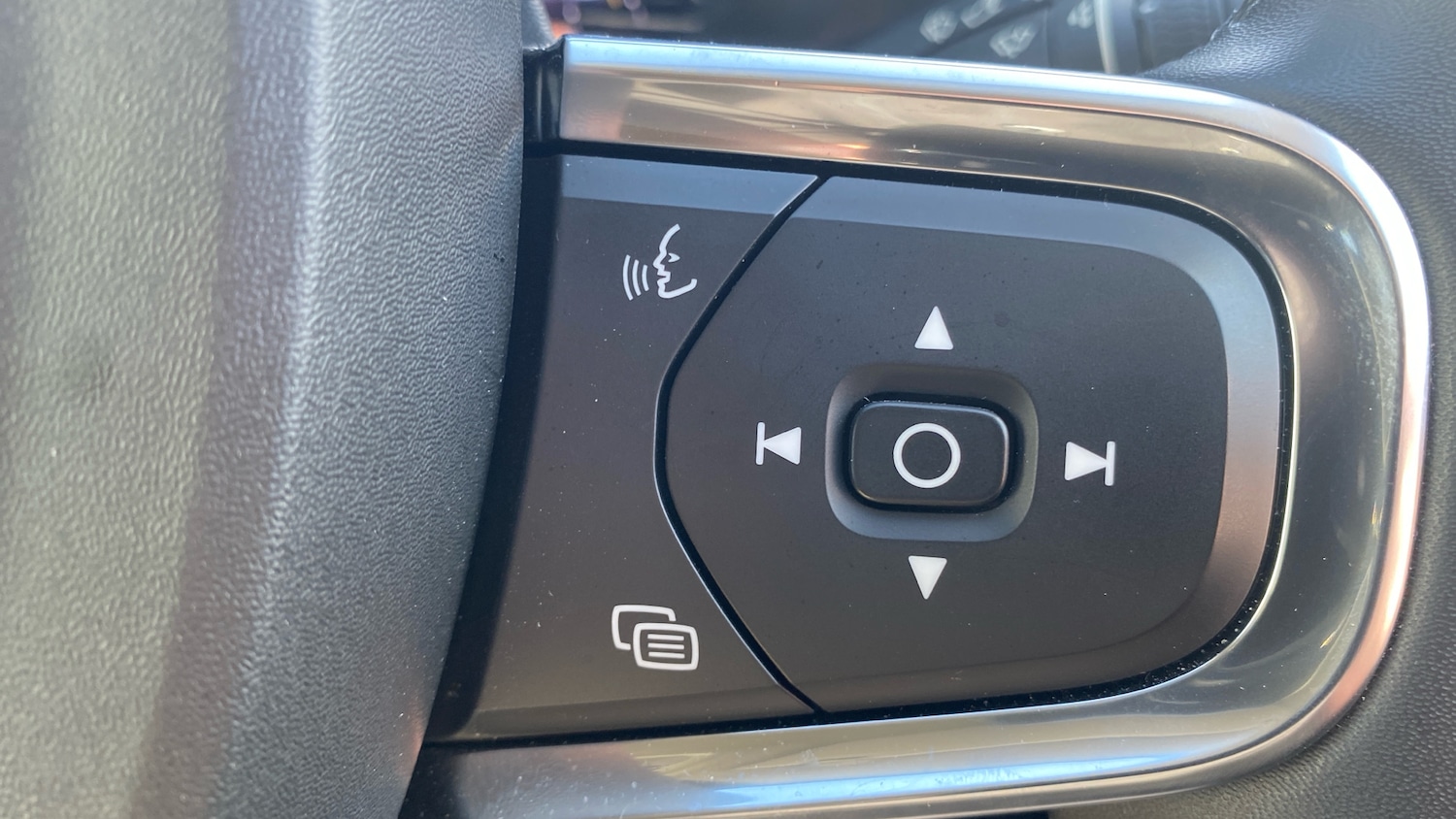 Used Volvo XC40 2023 for sale - 77901459: Photo 22