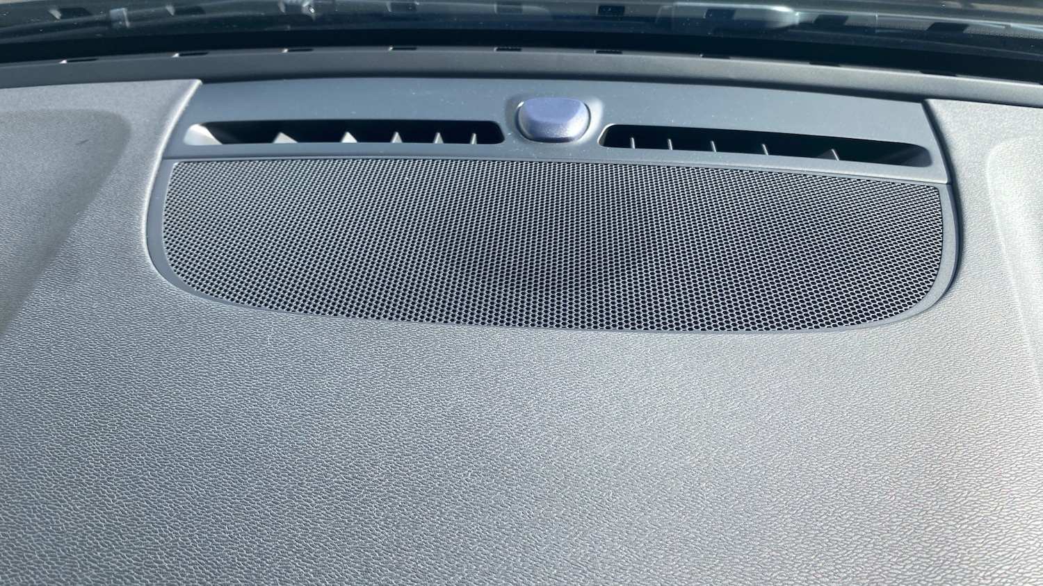 Used Volvo XC40 2023 for sale - 77901459: Photo 25