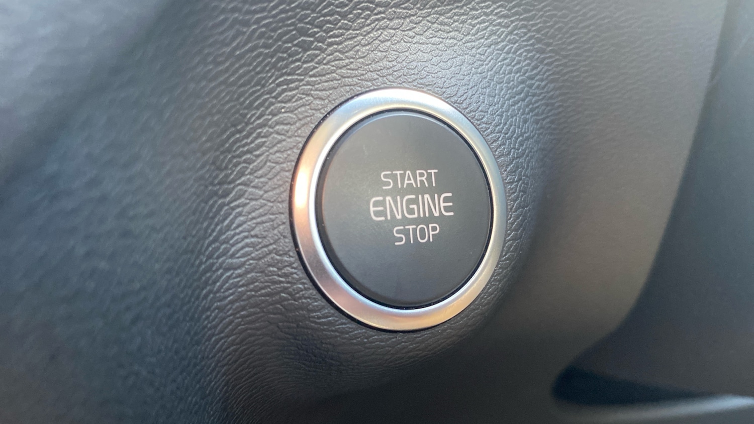 Used Volvo XC40 2023 for sale - 77901459: Photo 27