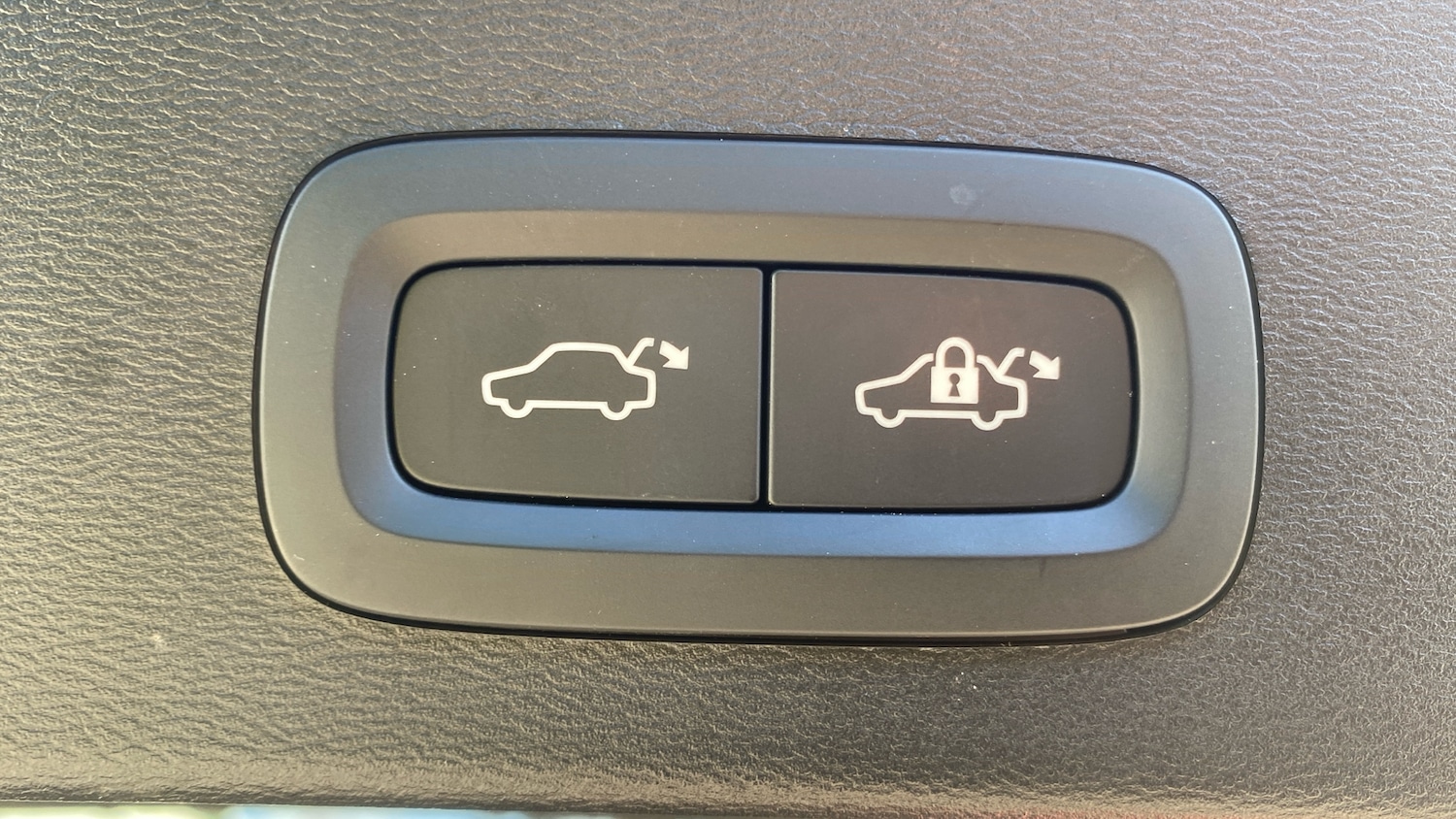 Used Volvo XC40 2023 for sale - 77901459: Photo 35