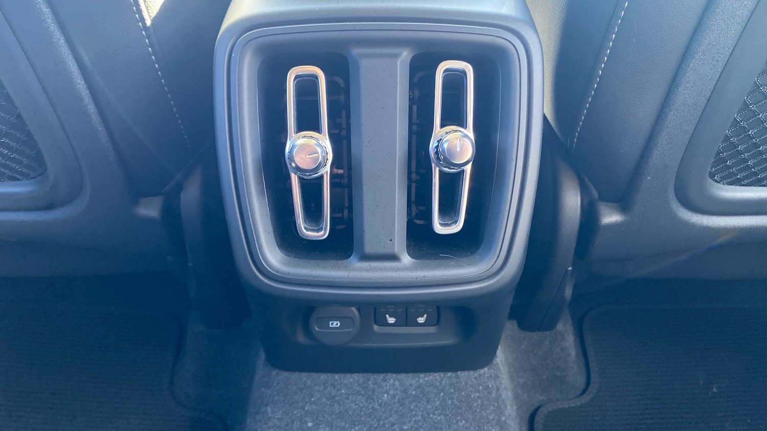 Used Volvo XC40 2023 for sale - 77901459: Photo 43