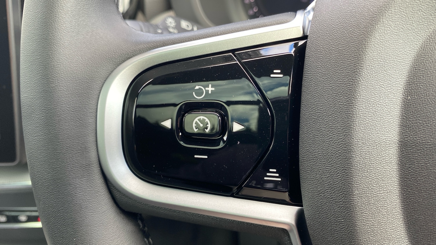 Used Volvo XC60 2025 for sale - 76653289: Photo 18