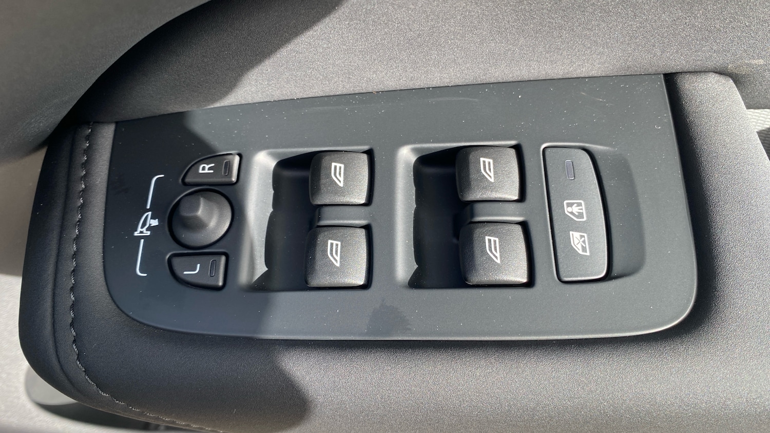 Used Volvo XC60 2025 for sale - 76653289: Photo 28