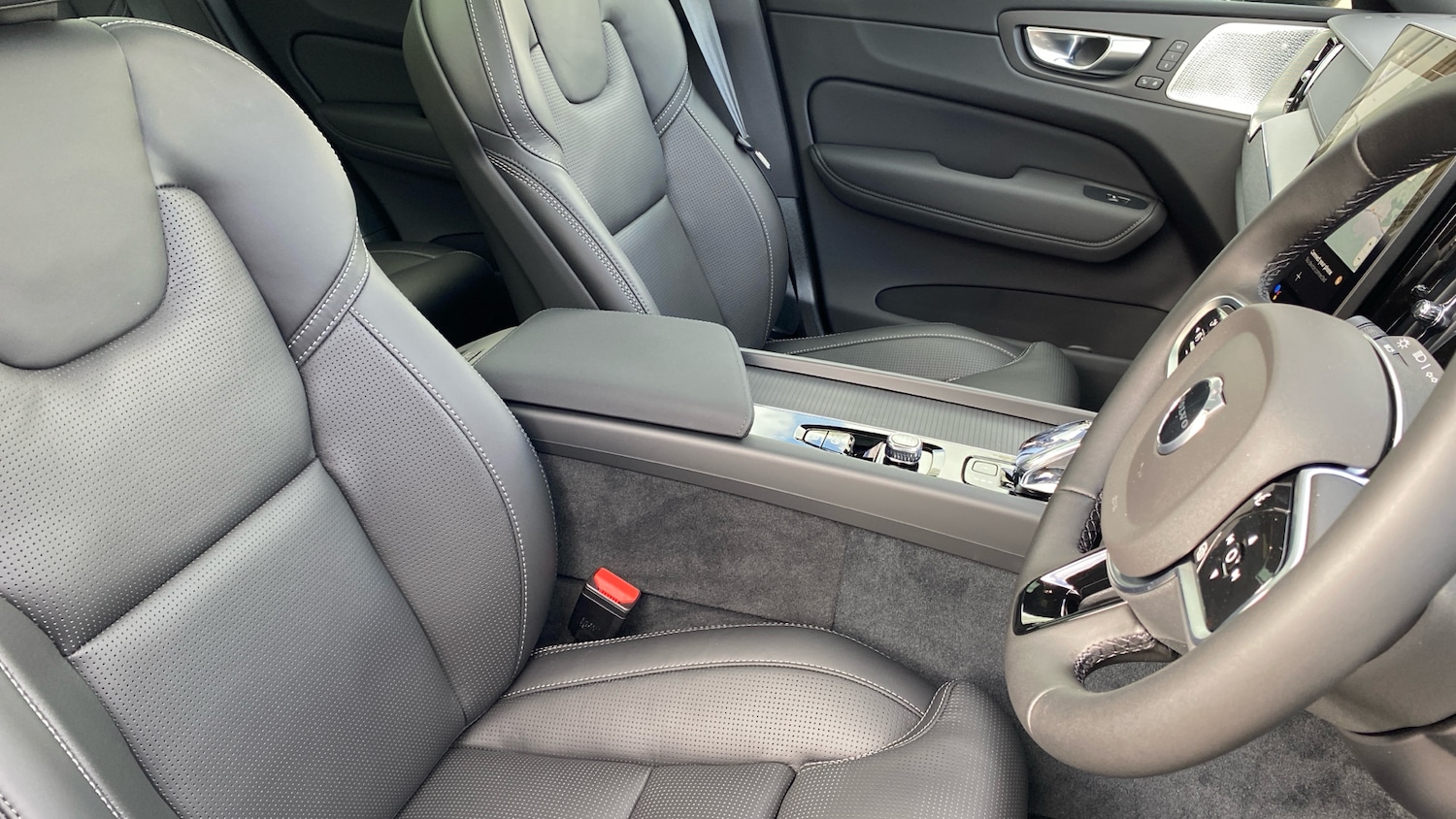 Used Volvo XC60 2025 for sale - 76653289: Photo 9